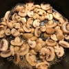 طرز تهیه ژولین قارچ دکمه ای و مرغ خوشمزه تک نفره با سس خانگی